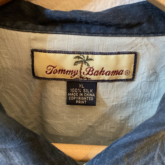 TOMMY BAHAMA Mens 100% Silk Blue Palm Hawaiian Camp‎ Button Up Shirt Size XL - Picture 2 of 8